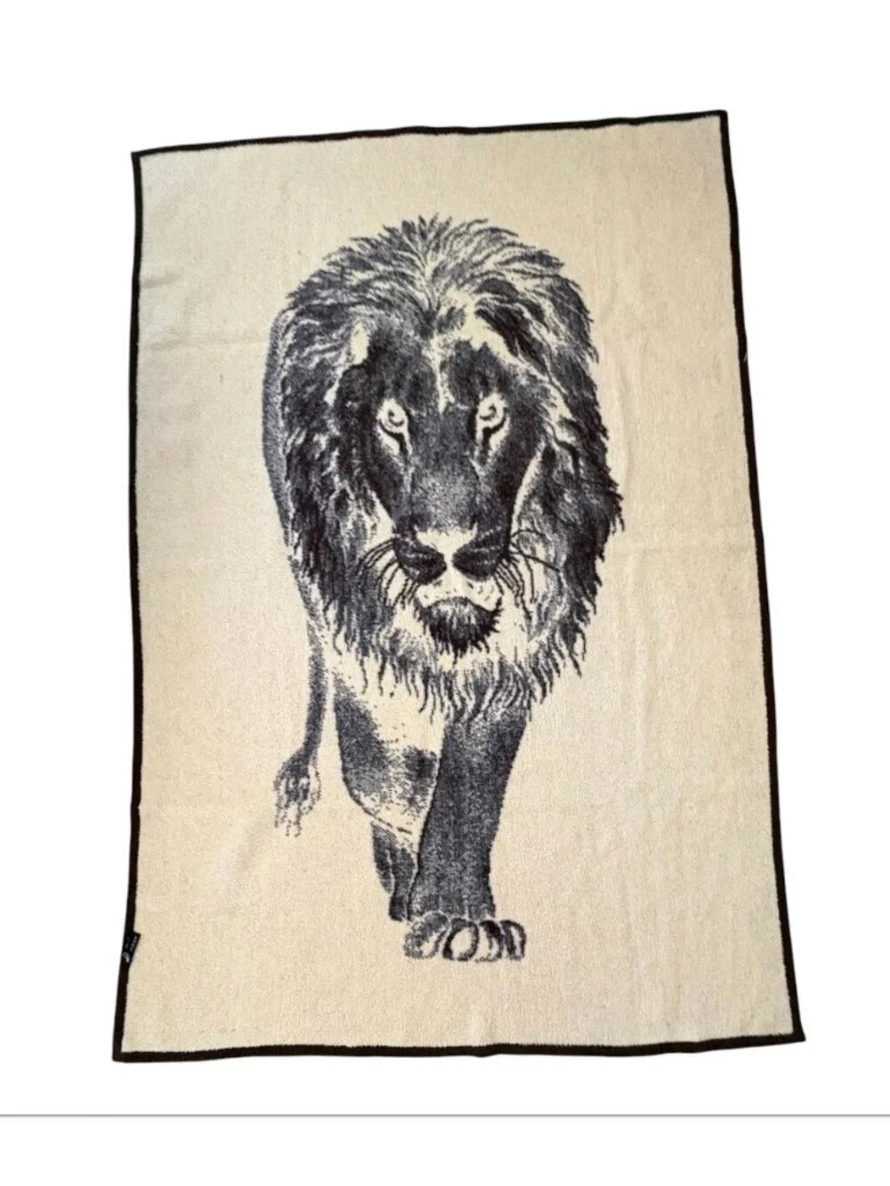 Lion Prowling Plush Blanket Made In Spain Revert Brand Reve Measures 80 x 53